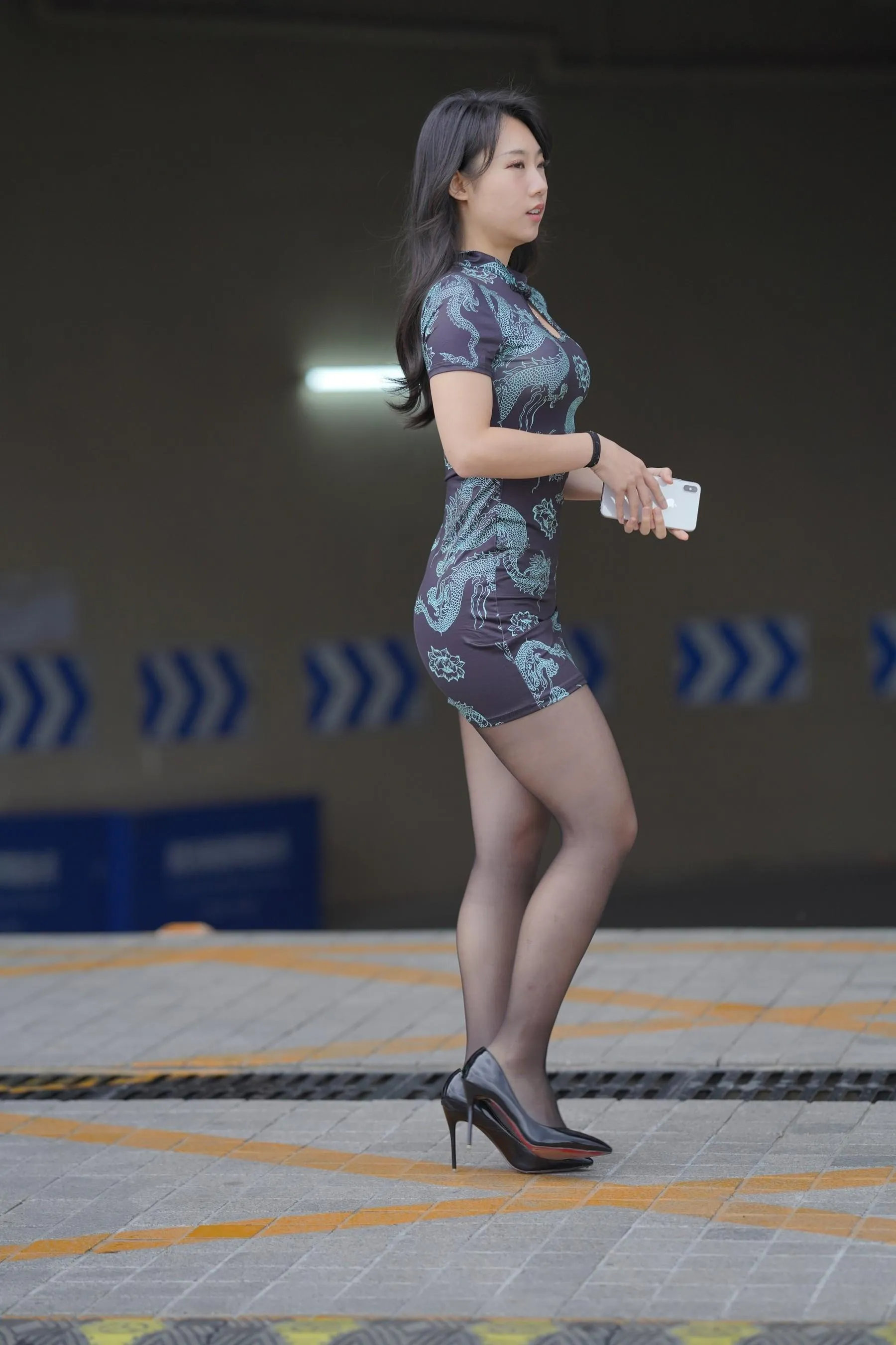 [魔镜街拍] NO.106 性感的黑丝改良旗袍少妇 [382P]插图8